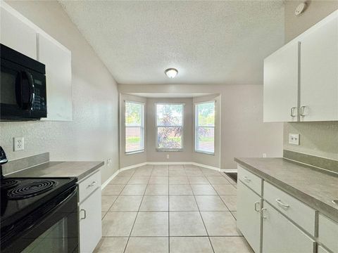 A home in WINTER HAVEN