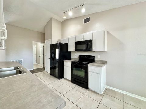 A home in WINTER HAVEN