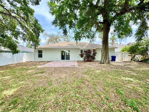 A home in WINTER HAVEN