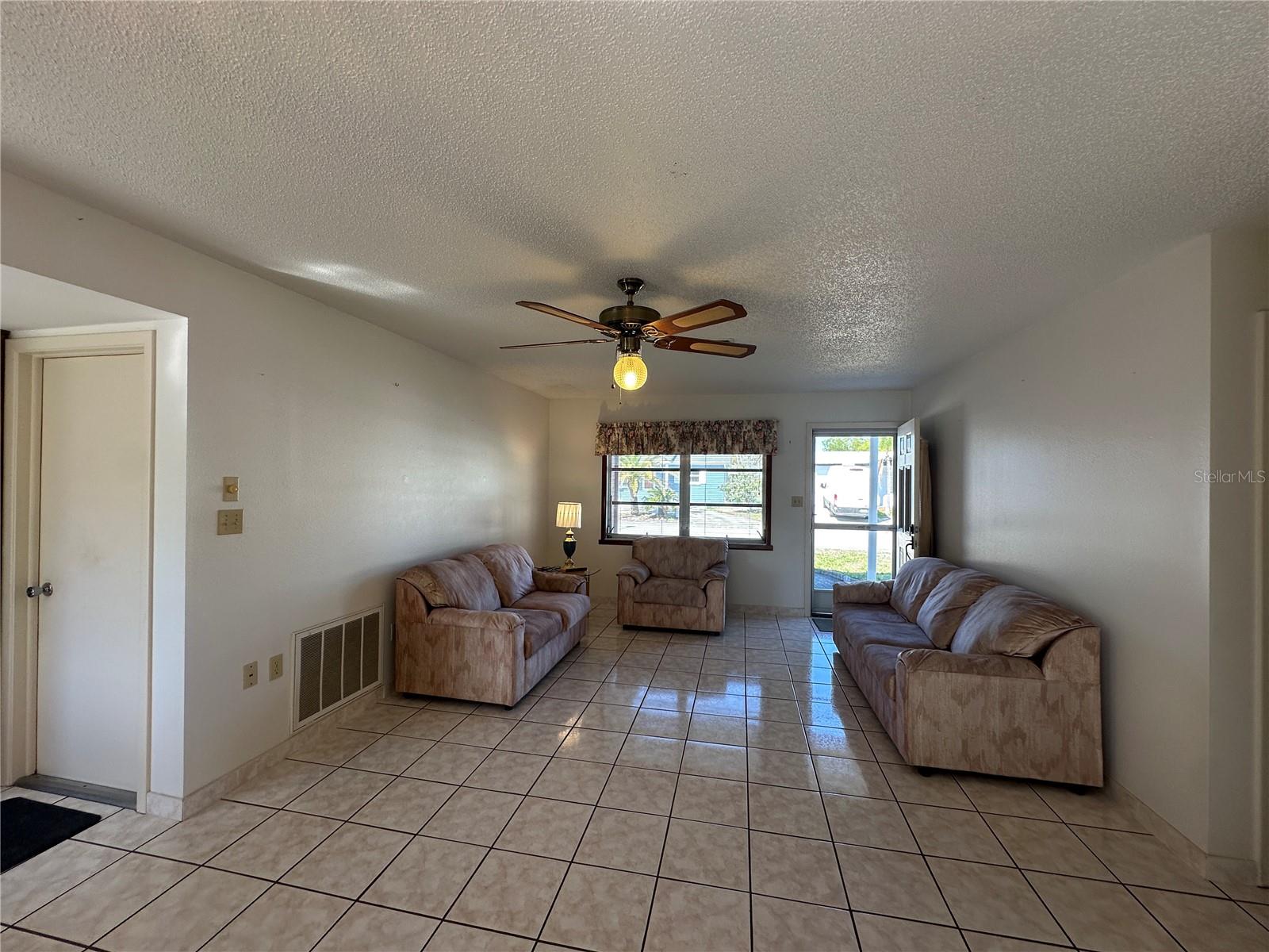 THE LAKES - Residential