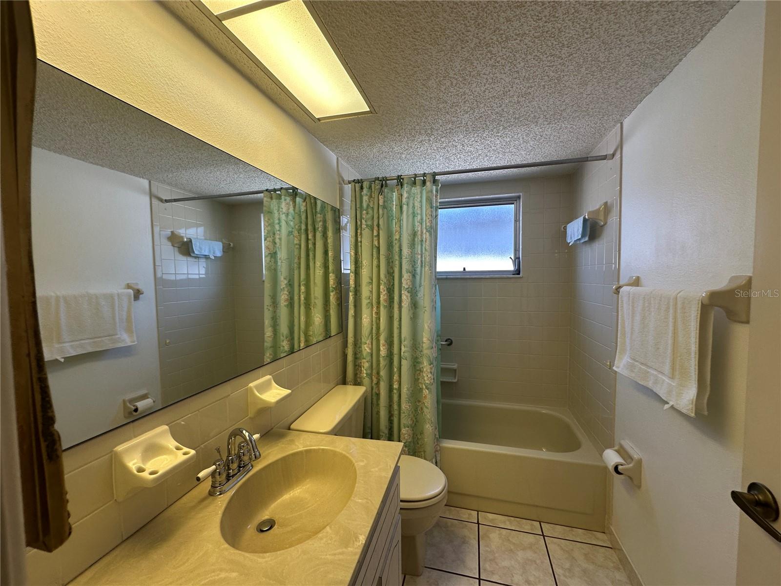 THE LAKES - Residential