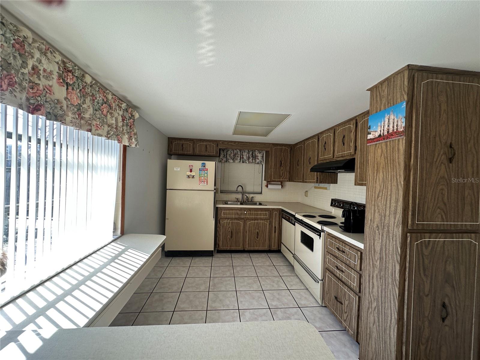 THE LAKES - Residential