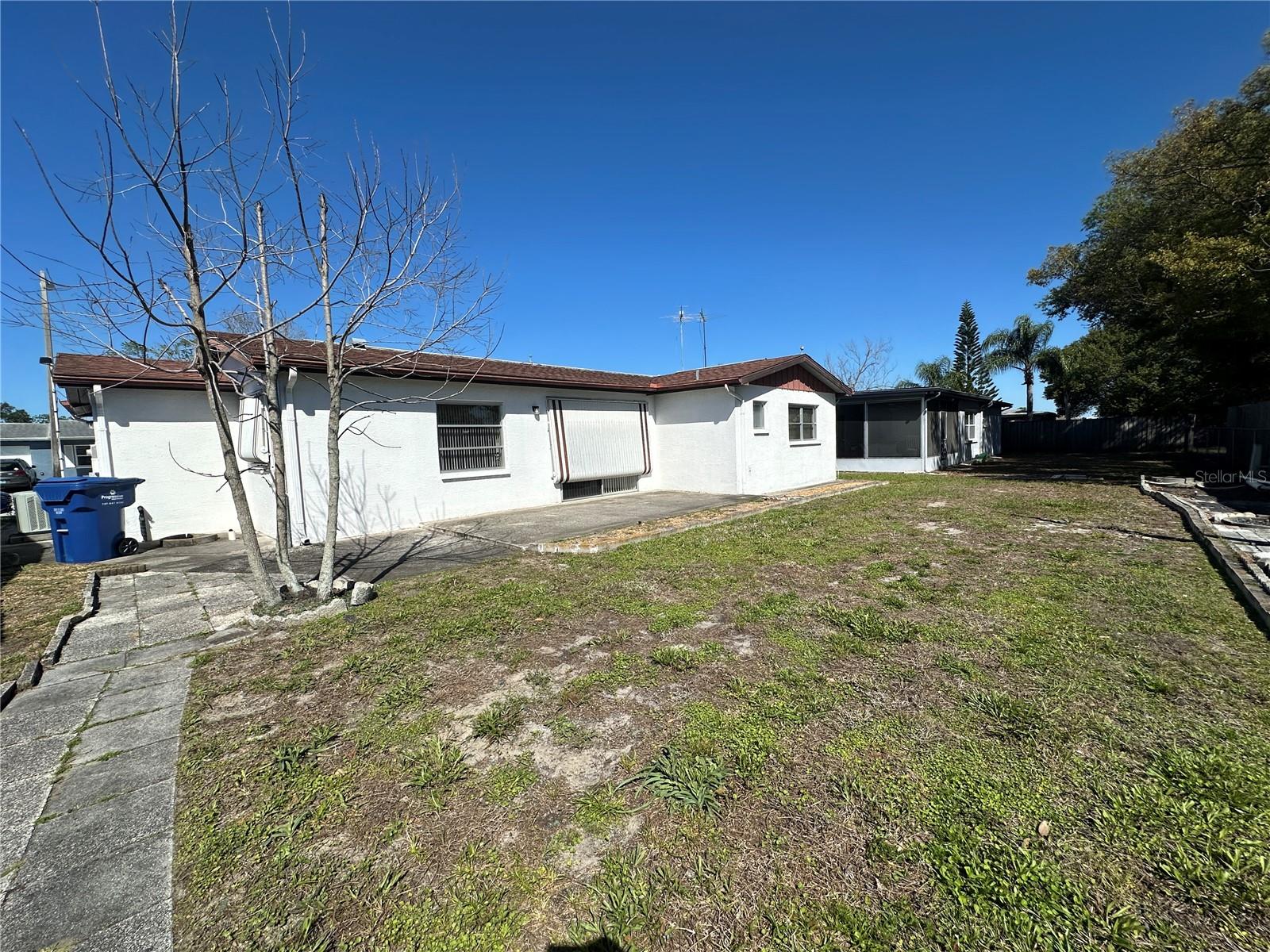 THE LAKES - Residential