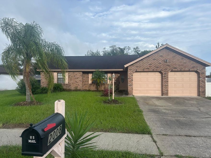 LOCATION: Winter Park, Florida. Renovated and ready to move in. With 3 bedrooms and 2 bathrooms. No Homeowners Association (HOA). Large lot. The property features a fully fenced backyard. Functional layout designed for modern living. The kitchen, renovated with stainless steel appliances, granite countertops, and wood cabinetry. The master bedroom features sliding doors that provide direct access to the backyard. The master bathroom has been remodeled. A large deck extends the living space to the outdoors. A new water heater installed in July 2025, a 2018 air conditioning system, and a 2011 roof are included.