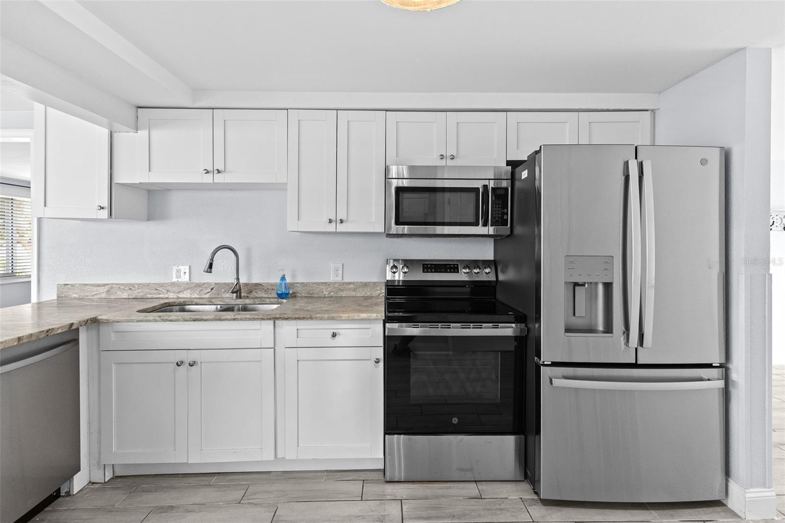 HUDSON BEACH ESTATES - Residential Lease