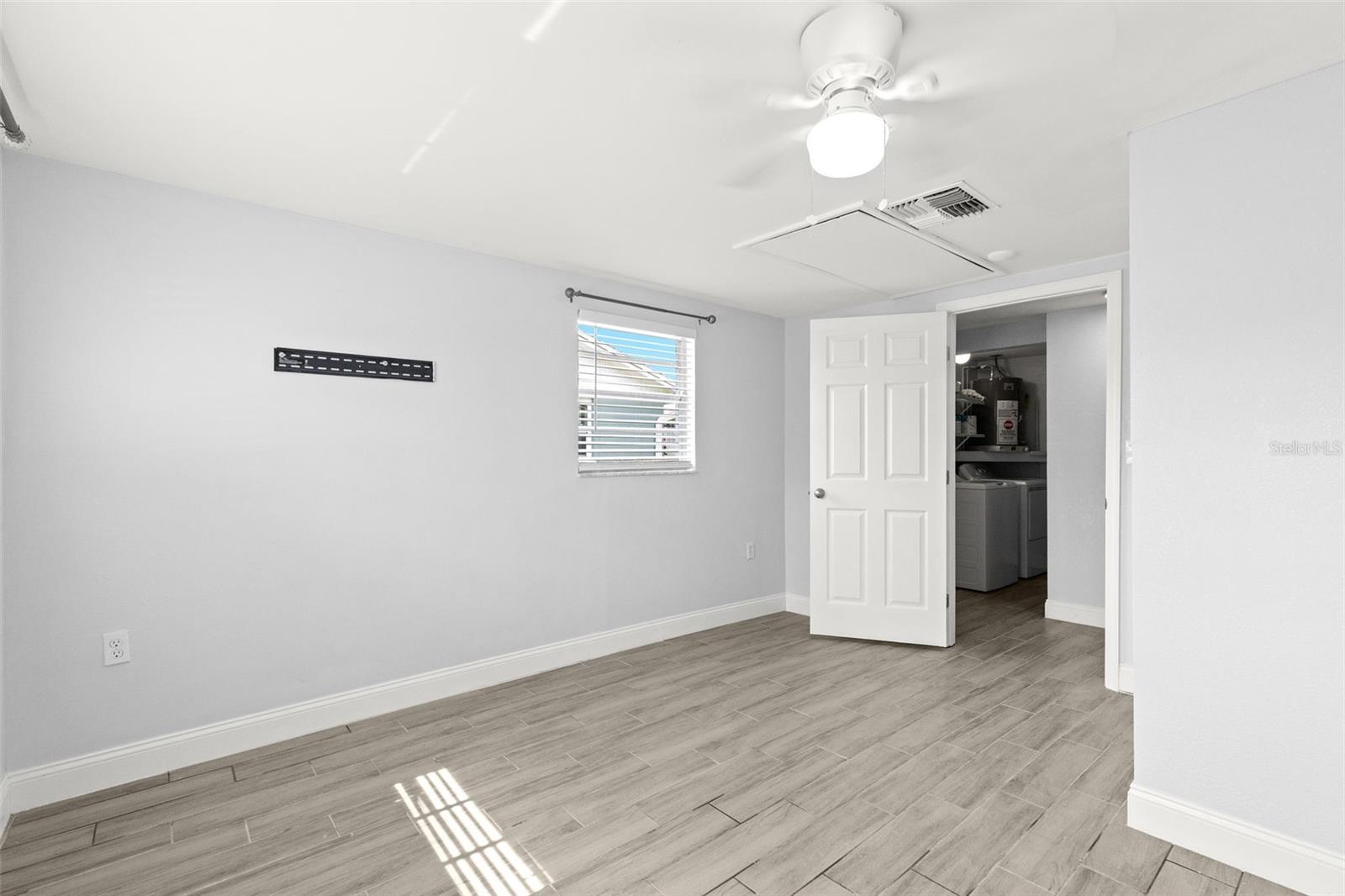 HUDSON BEACH ESTATES - Residential Lease