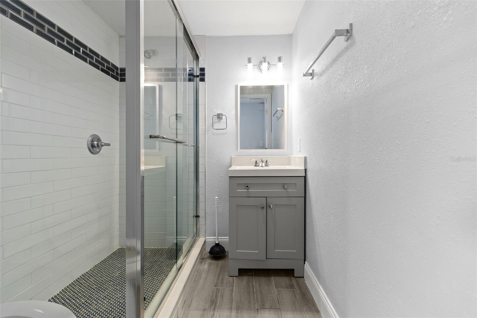 HUDSON BEACH ESTATES - Residential Lease
