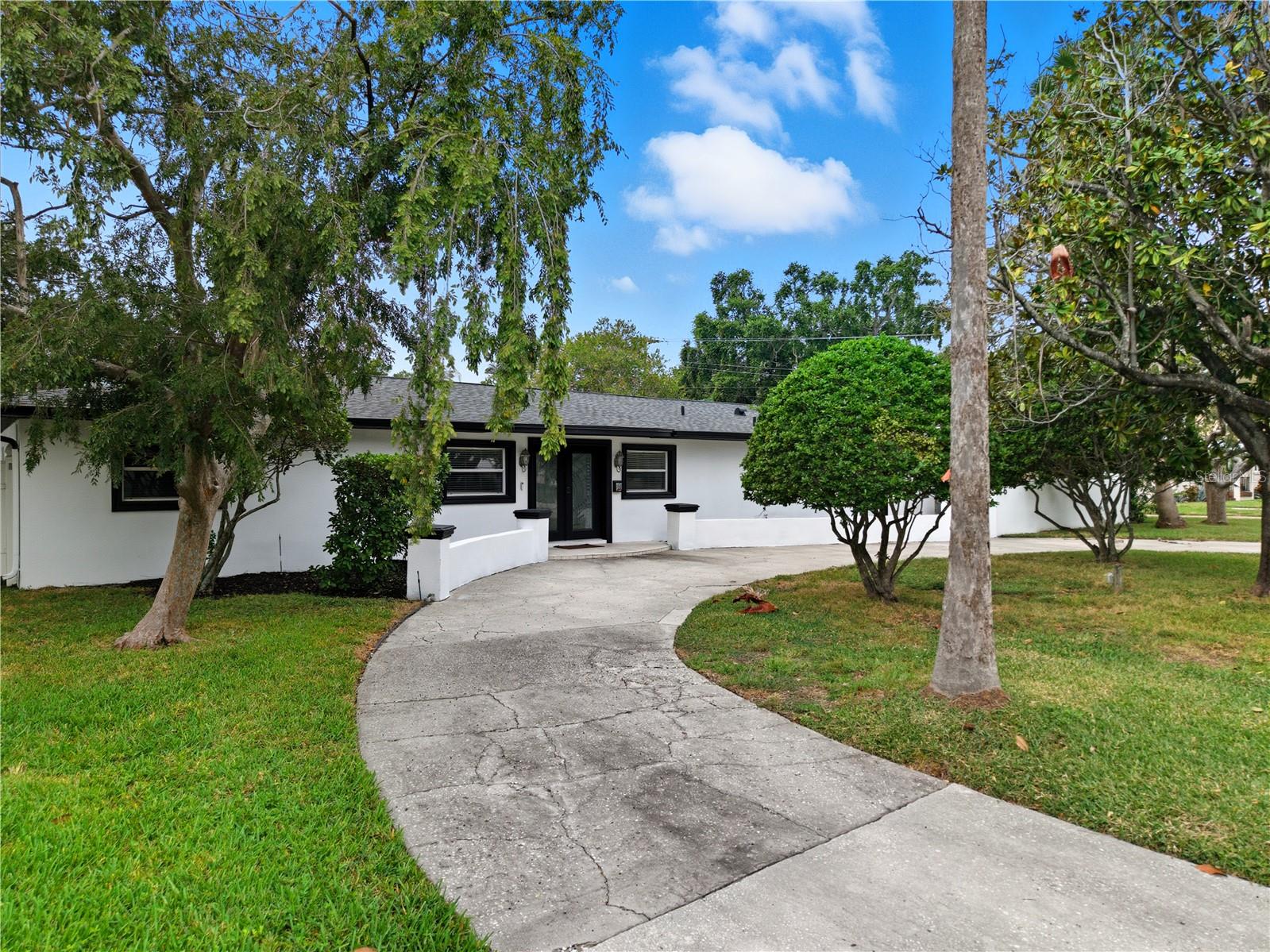Completely remodeled home with pool & spa in the exclusive neighborhood of Davis Islands in Tampa,
minutes from downtown, Harbor Island, Riverwalk, South Tampa, Water Street Tampa, and so much more!
This solid block one-story home features 4 bedrooms/4.5 bathrooms with a mother-in-law suite, and 2-car
garage. The home sits well-appointed on a massive 14,000 sqft lot with pool in the center courtyard, plenty of
windows and sliders from all rooms to allow natural light to flow, with newer backyard turf in the rear for easy
upkeep/pets to enjoy. Home is just under 4,000 sqft. Recent improvements include beautiful white solid wood
kitchen cabinets, Calcutta Quartz countertops, backsplash, with brand new stainless steel appliances, fresh
interior and exterior paint, landscaping and lighting. The home features a generous master suite with ample
closet space, large walk-in shower, and sliders that open to a spectacular courtyard pool. There is a Jack and
Jill bedroom/bathroom combo and a small bedroom off of the entrance that doubles as a home office. A
generous grand living area with a fireplace, dining room, breakfast nook, and office.