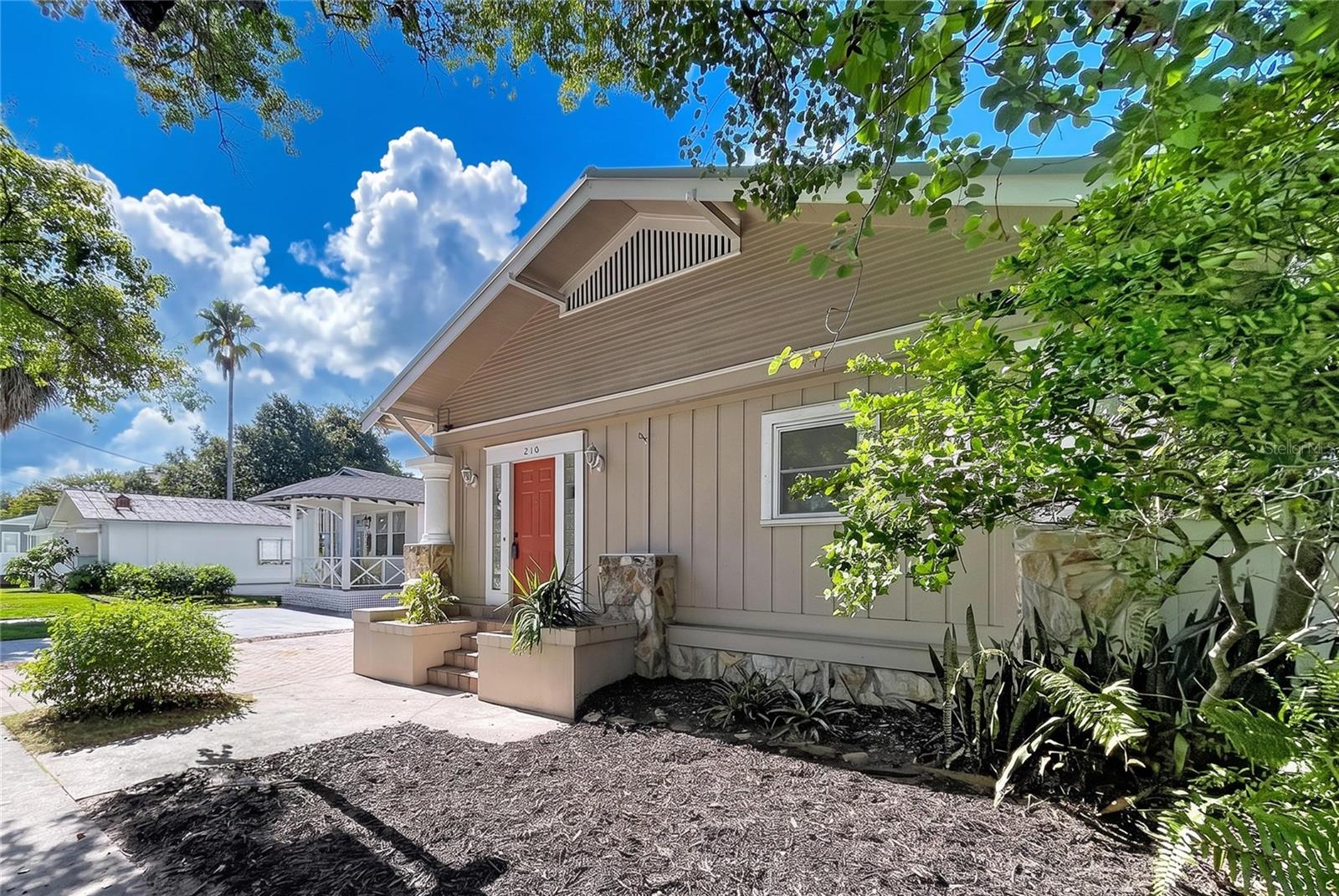 210 W FLORIBRASKA AVENUE