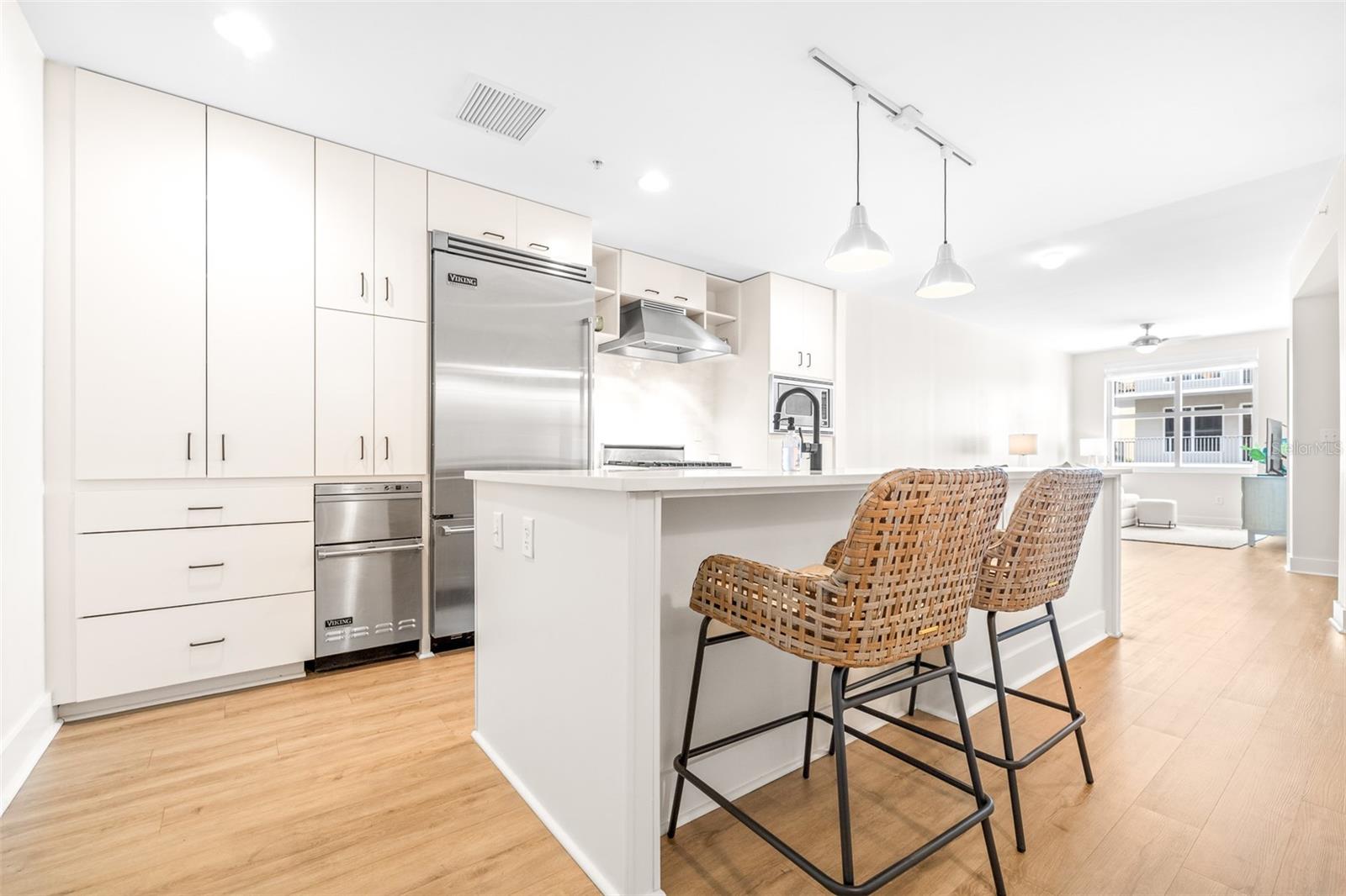 Photo 5 of 40 of 1120 E KENNEDY BOULEVARD 1127 condo