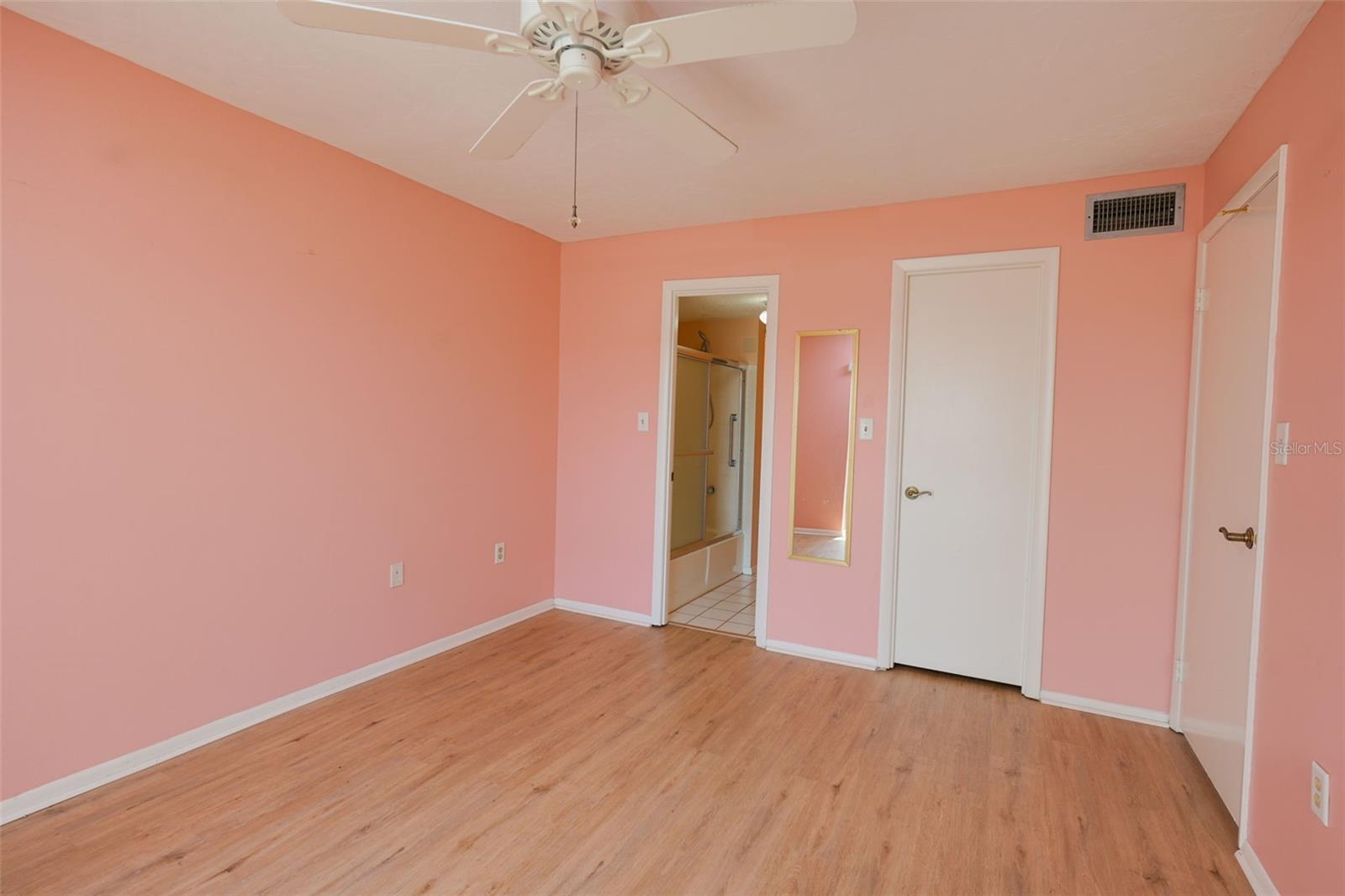 BAYSHORE ON THE LAKE APTS II SEC 2 - Residential