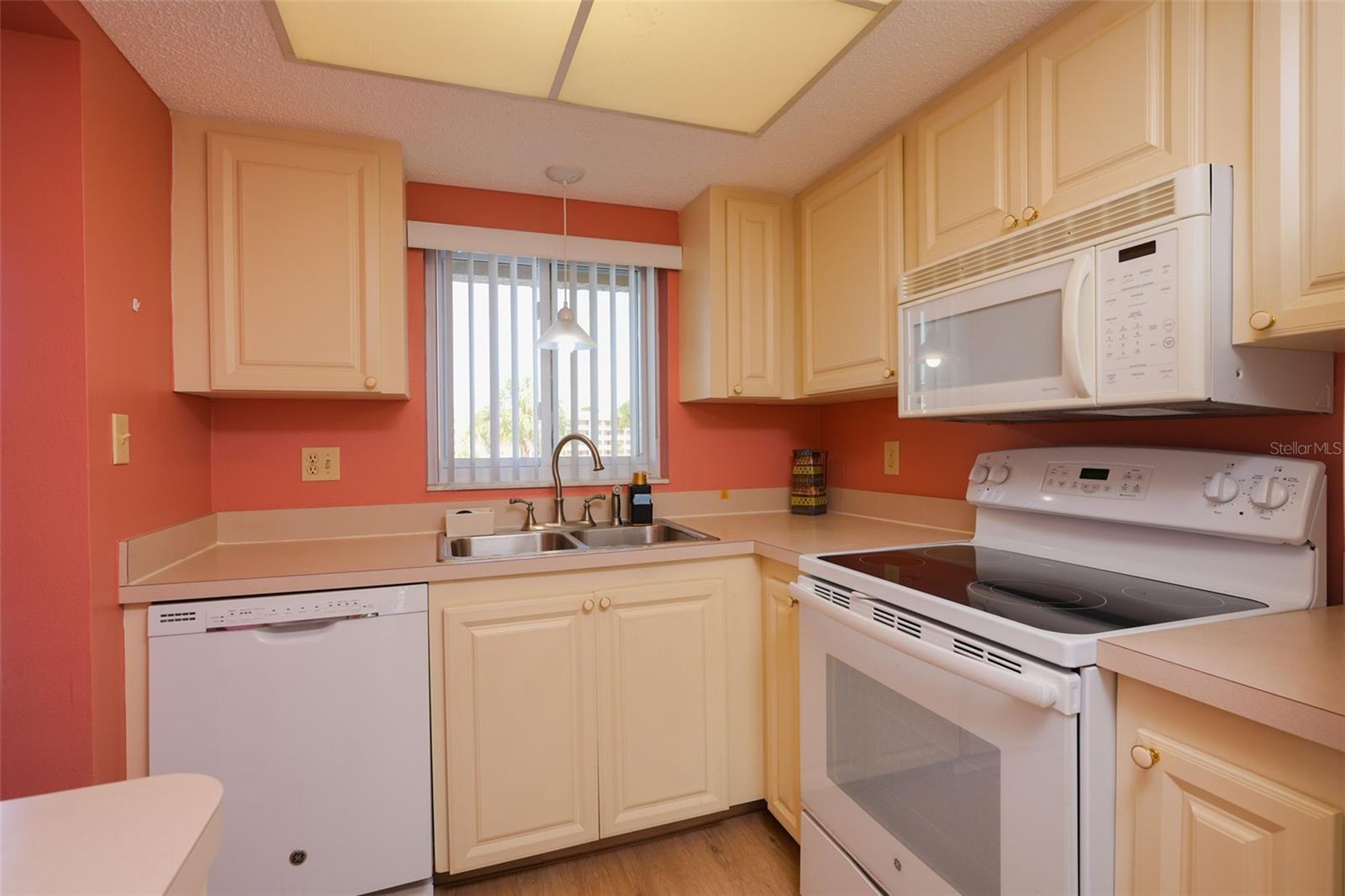 BAYSHORE ON THE LAKE APTS II SEC 2 - Residential