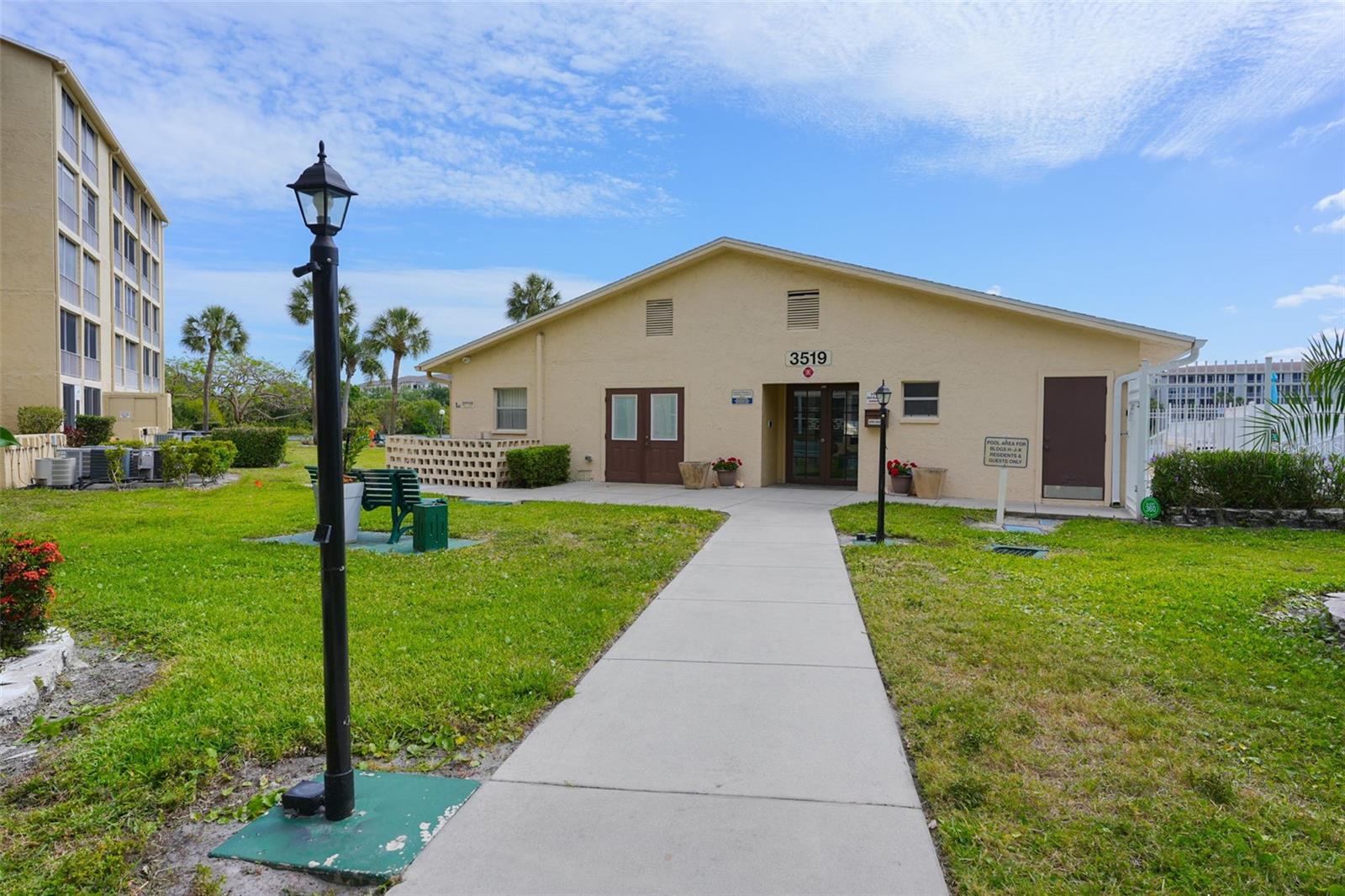 BAYSHORE ON THE LAKE APTS II SEC 2 - Residential