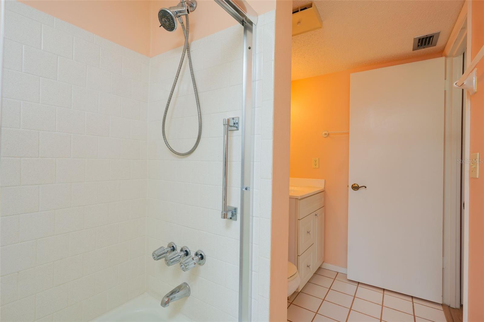 BAYSHORE ON THE LAKE APTS II SEC 2 - Residential