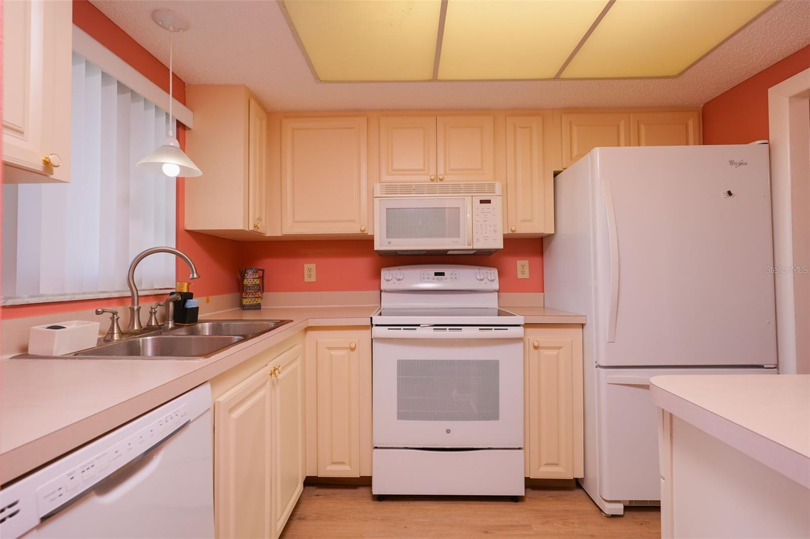 BAYSHORE ON THE LAKE APTS II SEC 2 - Residential