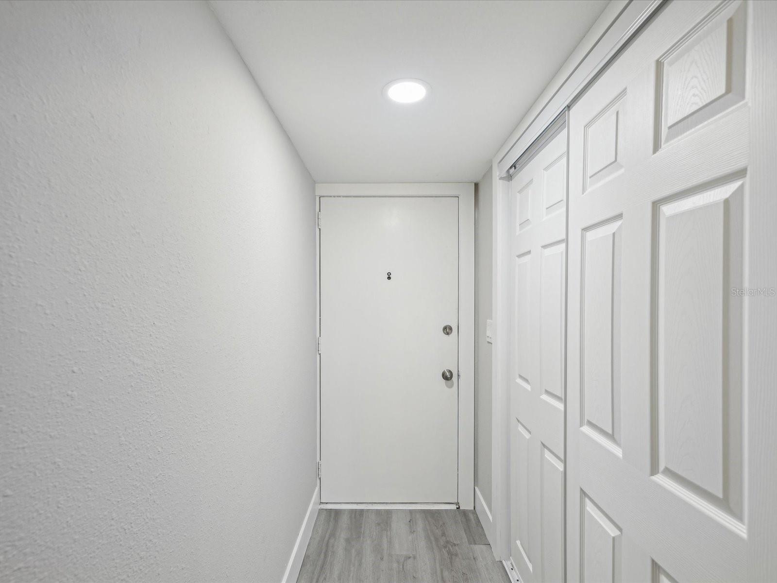 1127 KING ARTHUR COURT 305