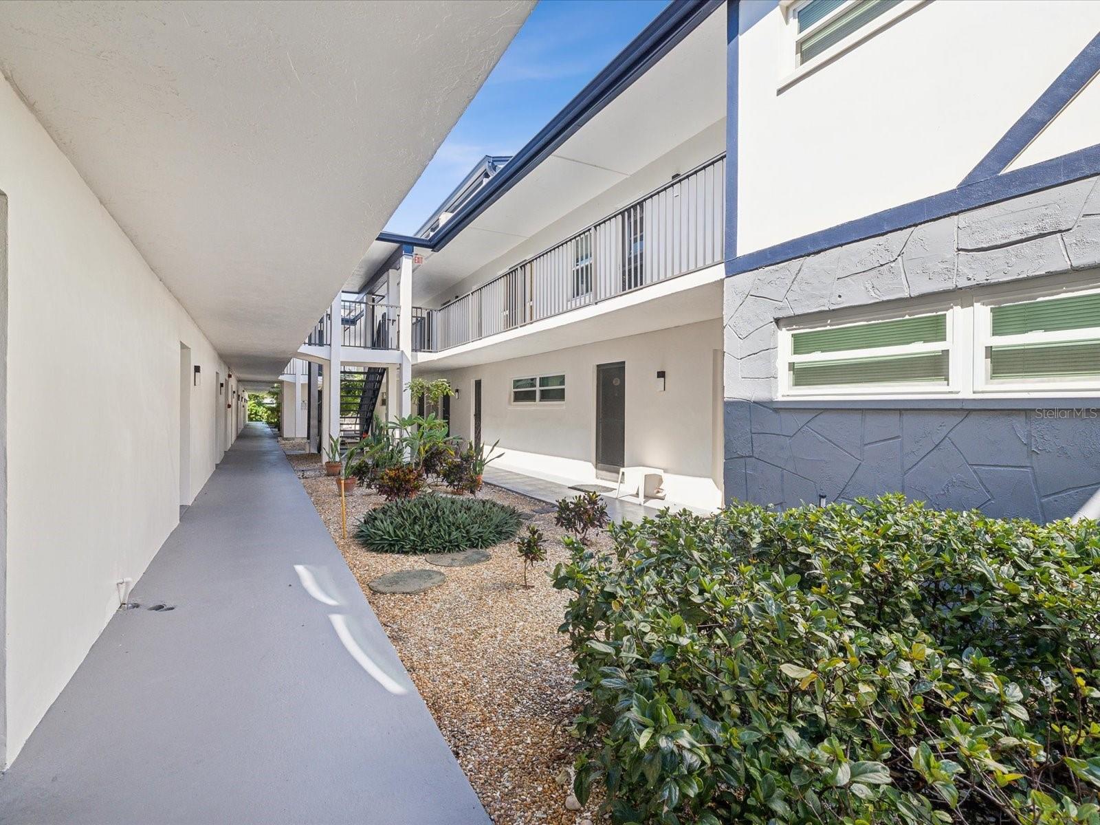 1127 KING ARTHUR COURT 305