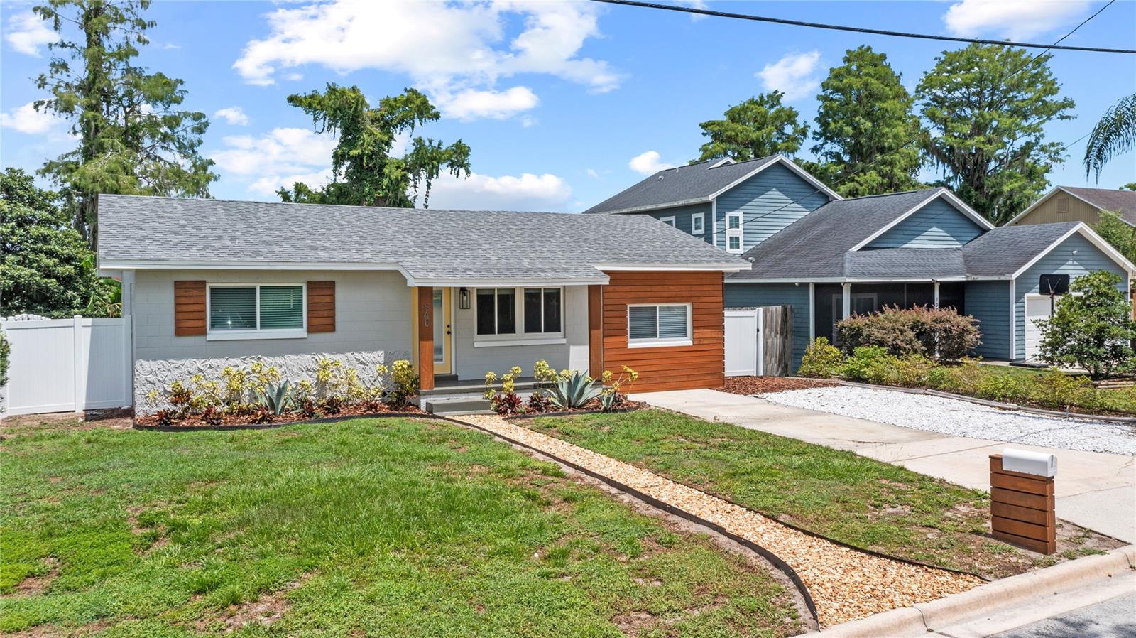 840 BETHUNE DRIVE