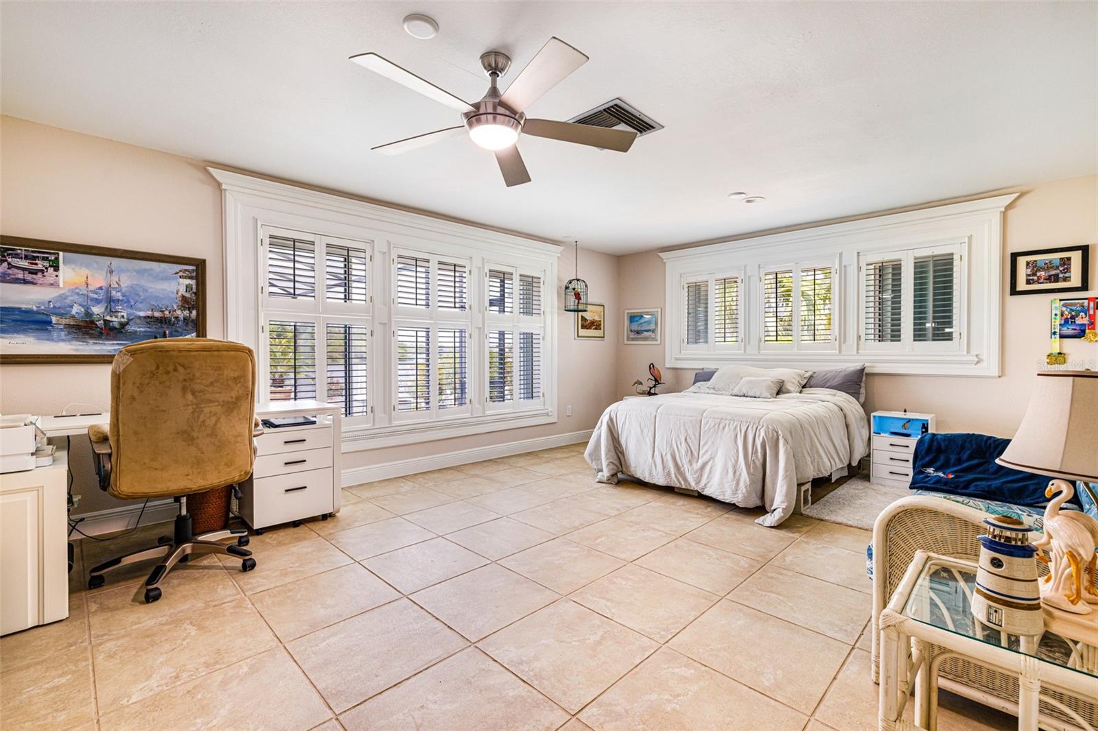 PARADISE SHORES - Residential