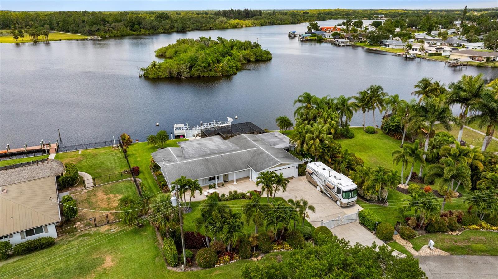 PARADISE SHORES - Residential