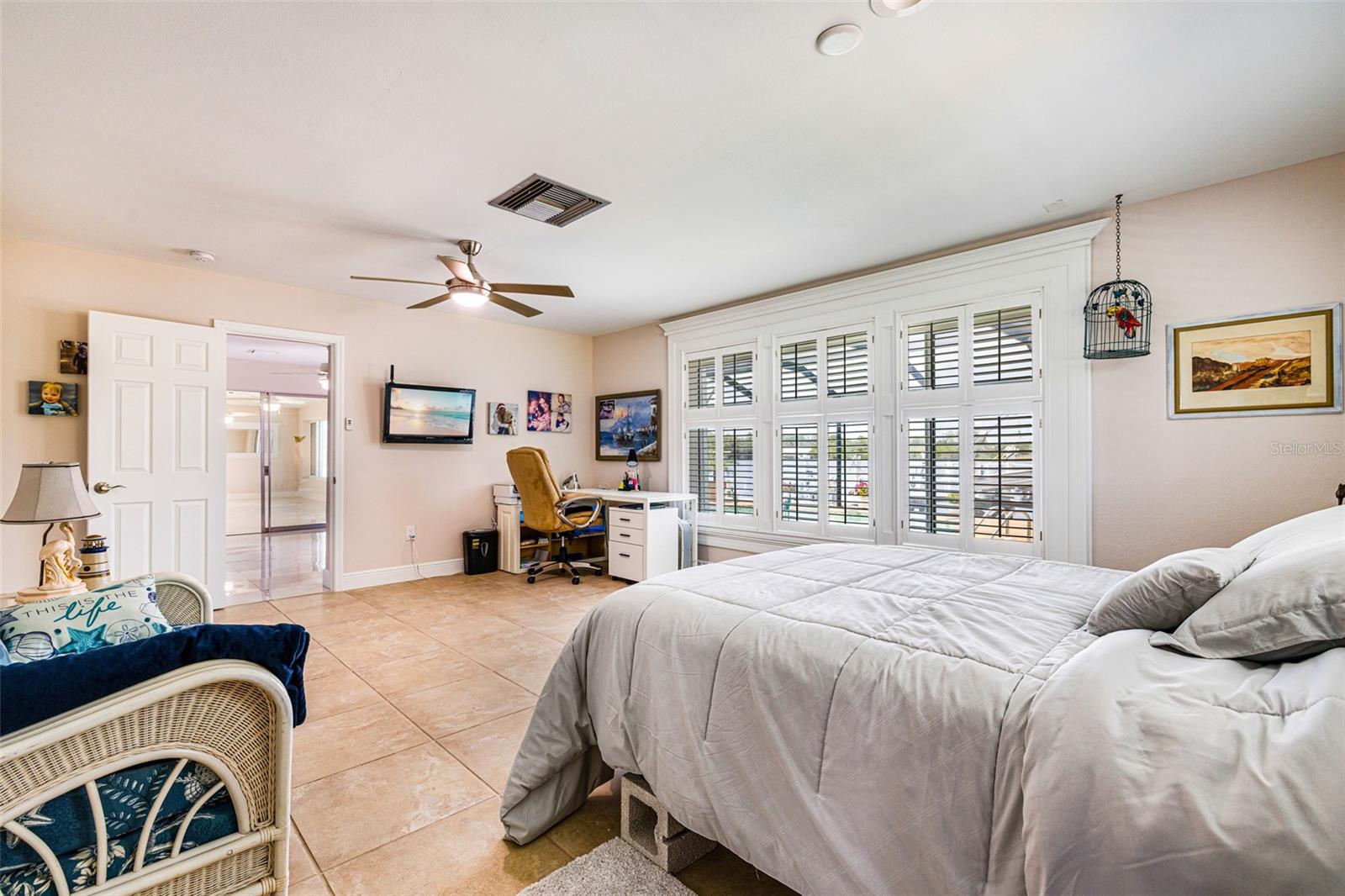 PARADISE SHORES - Residential