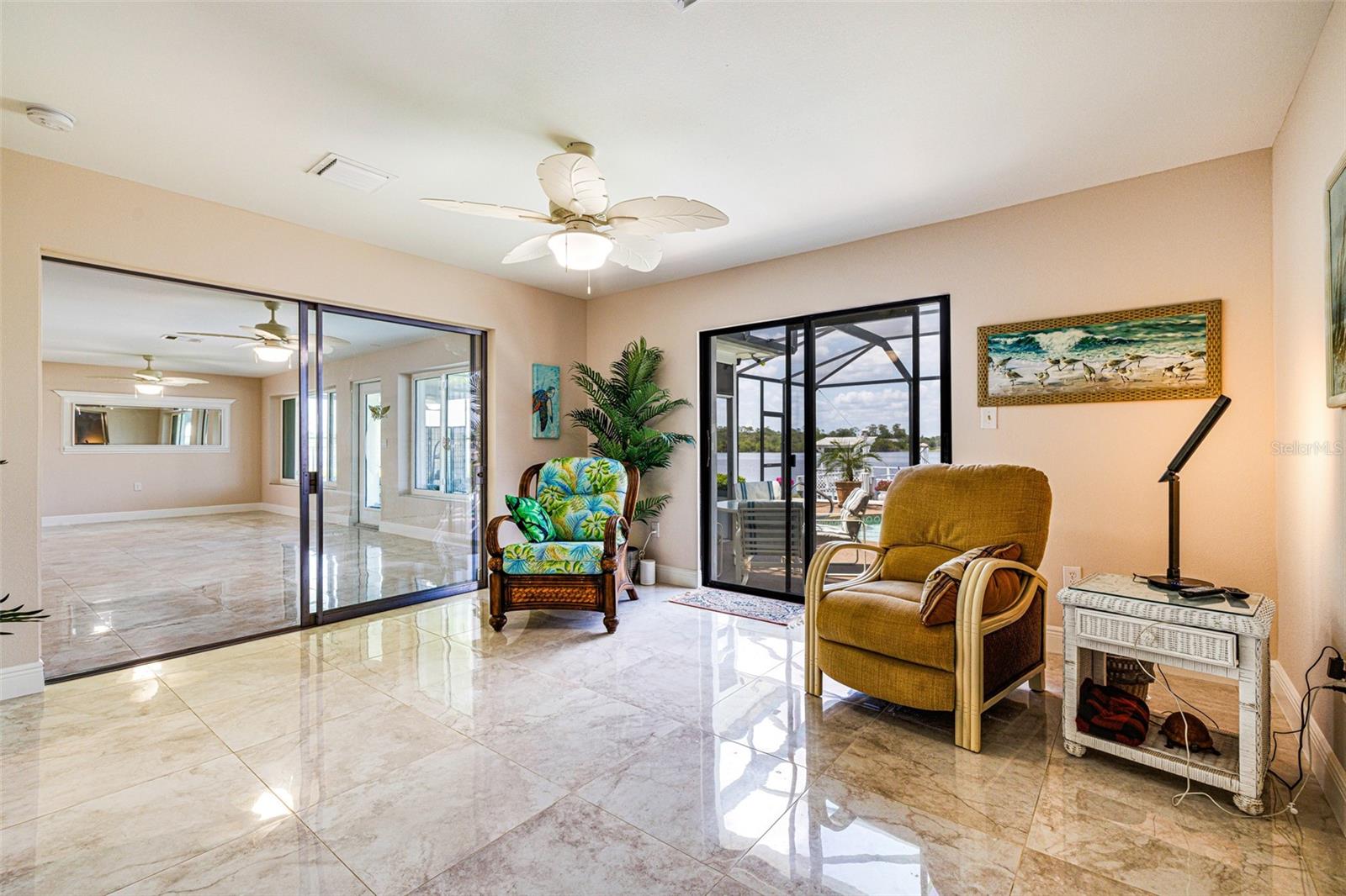 PARADISE SHORES - Residential