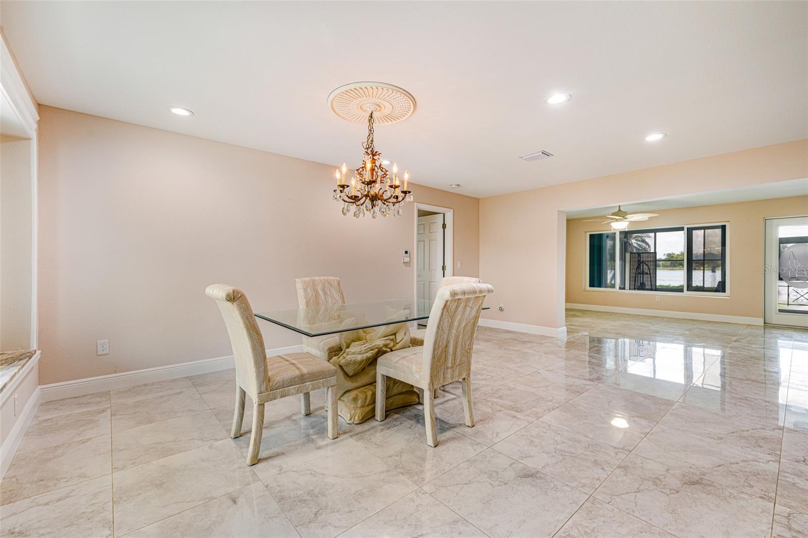 PARADISE SHORES - Residential