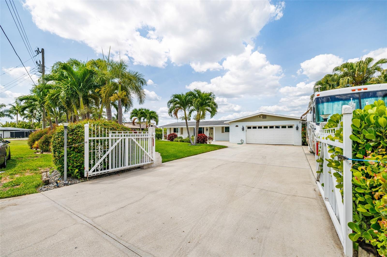 PARADISE SHORES - Residential