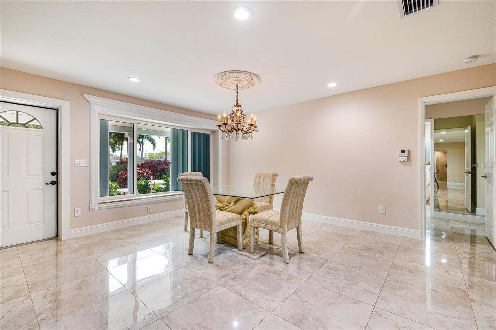 PARADISE SHORES - Residential