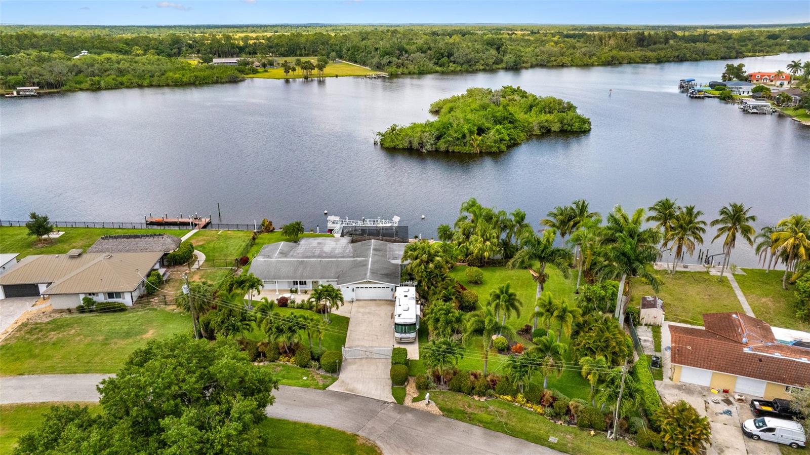 PARADISE SHORES - Residential