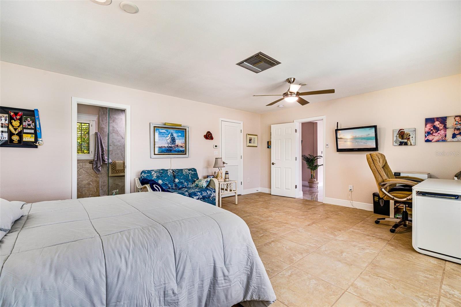 PARADISE SHORES - Residential