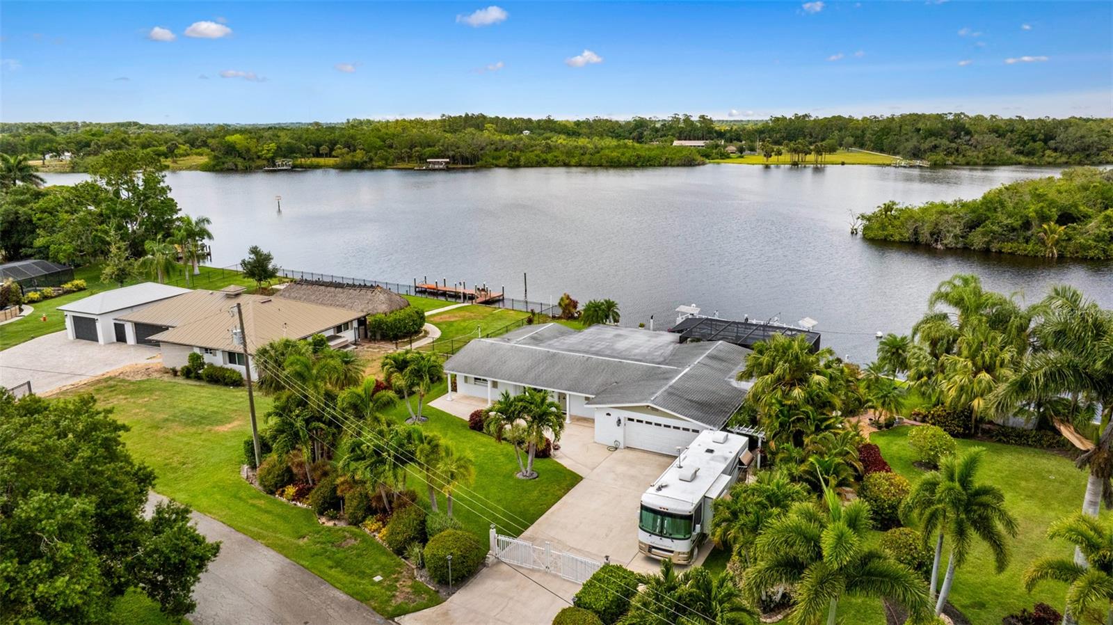 PARADISE SHORES - Residential