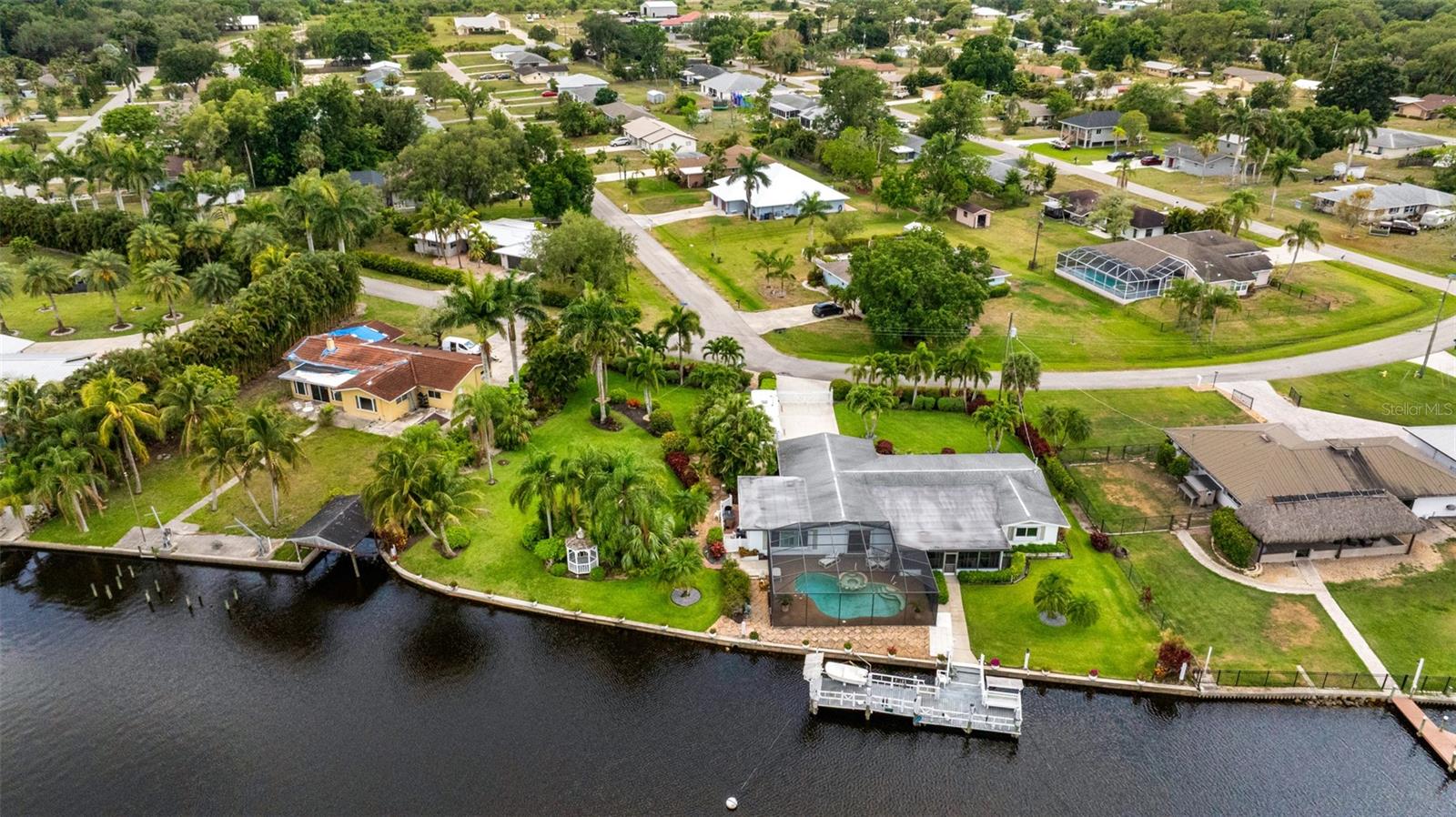 PARADISE SHORES - Residential