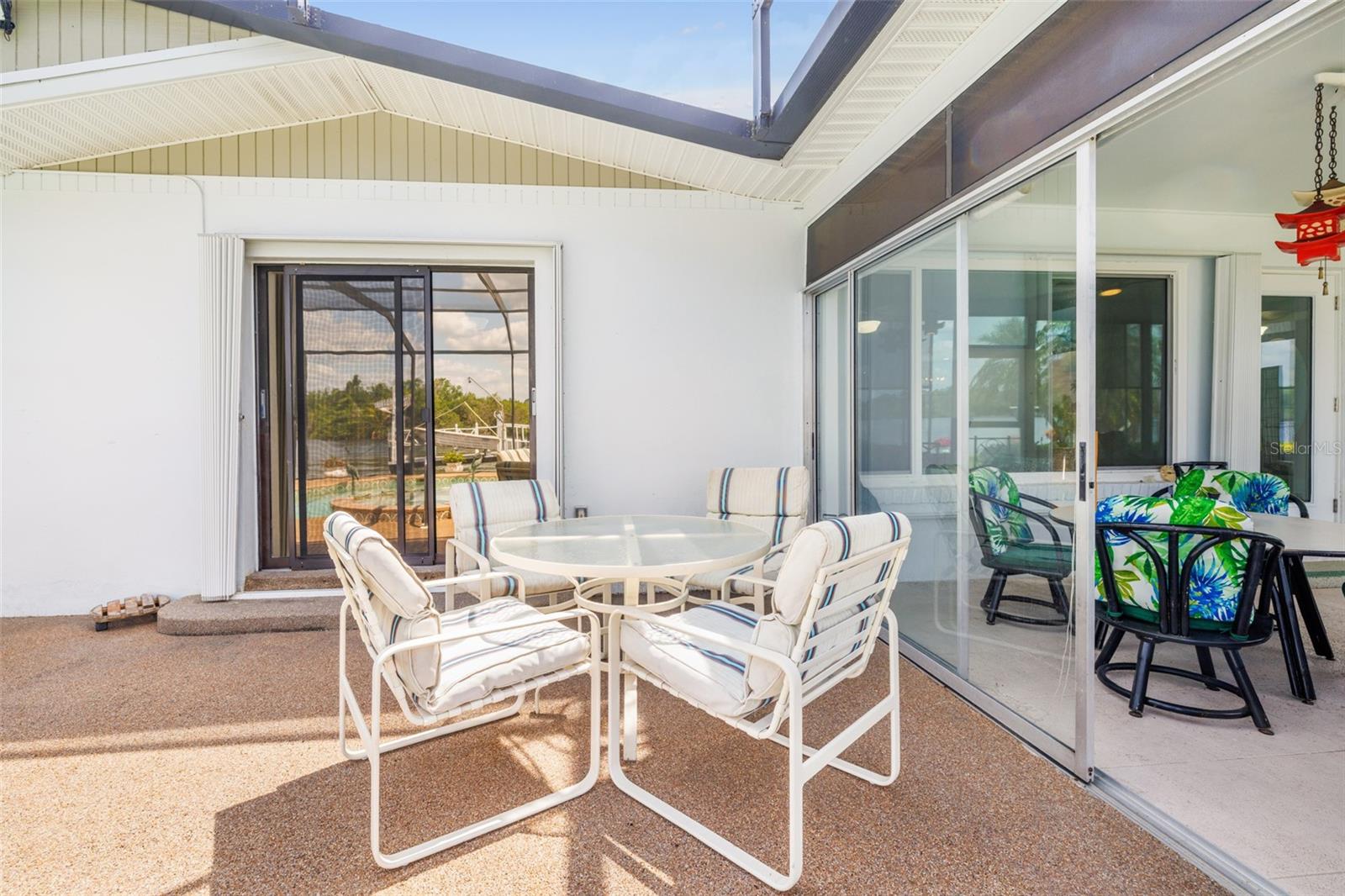 PARADISE SHORES - Residential