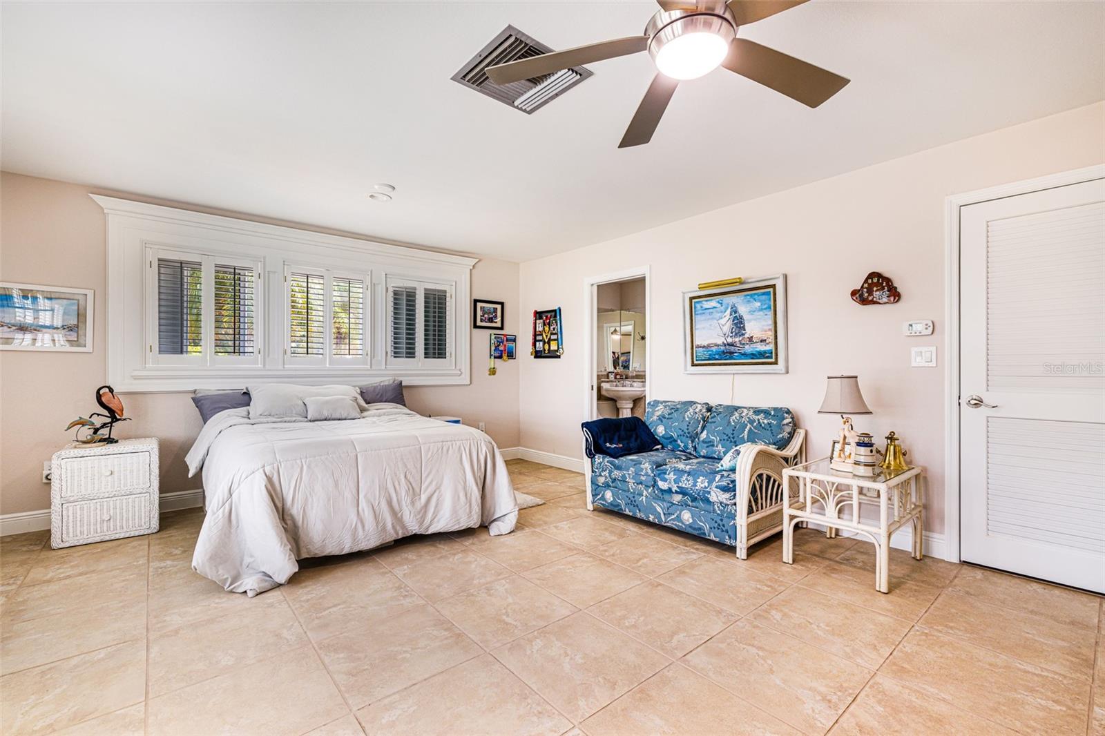 PARADISE SHORES - Residential