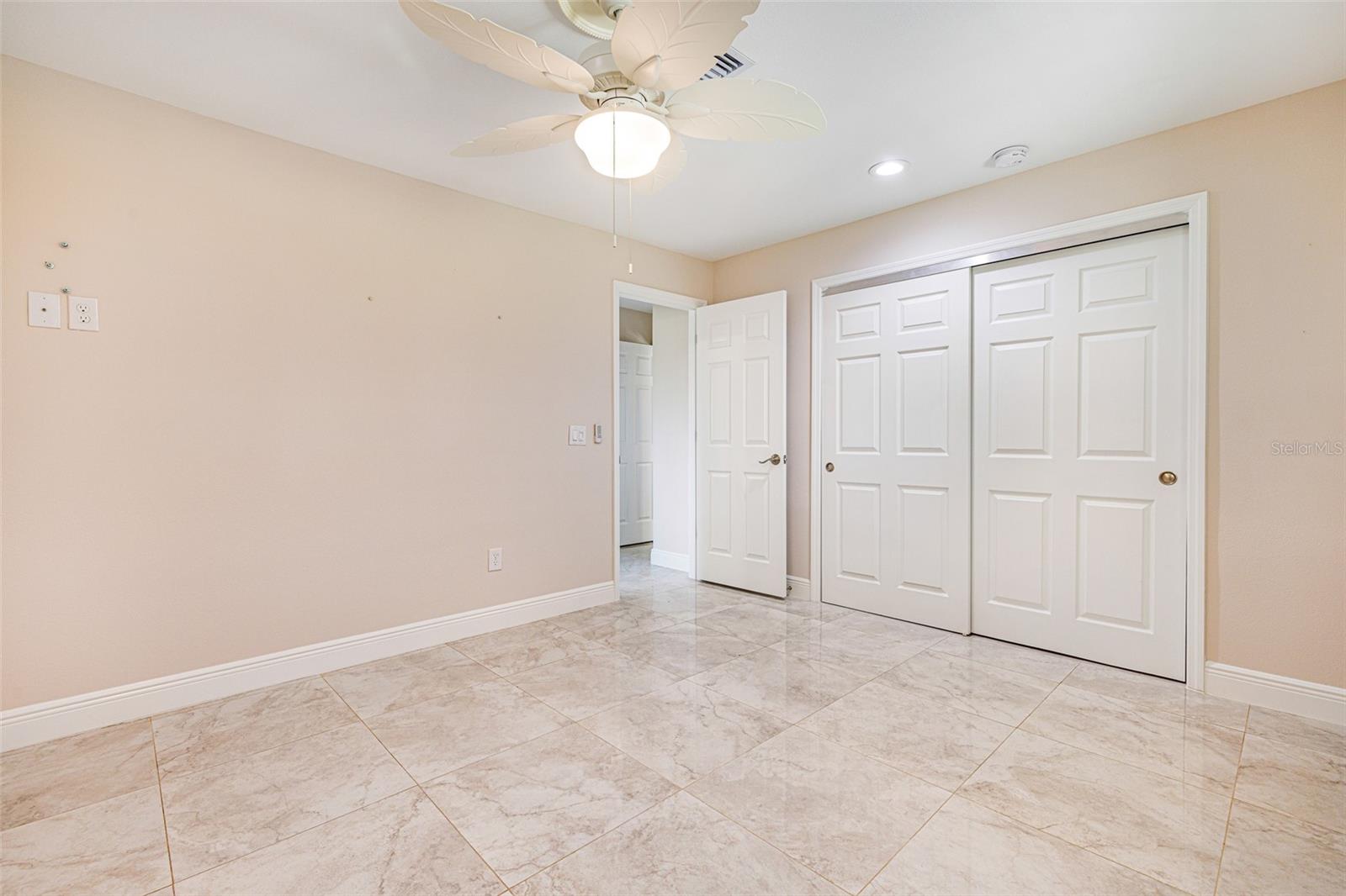 PARADISE SHORES - Residential