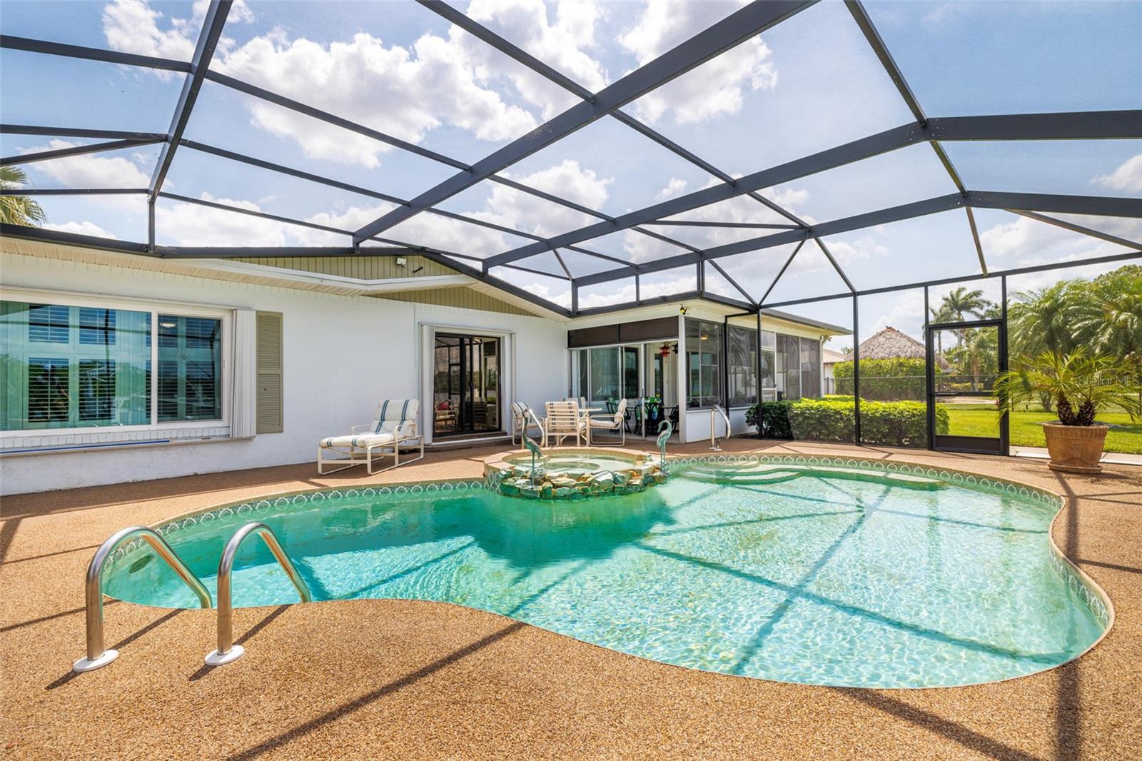 PARADISE SHORES - Residential