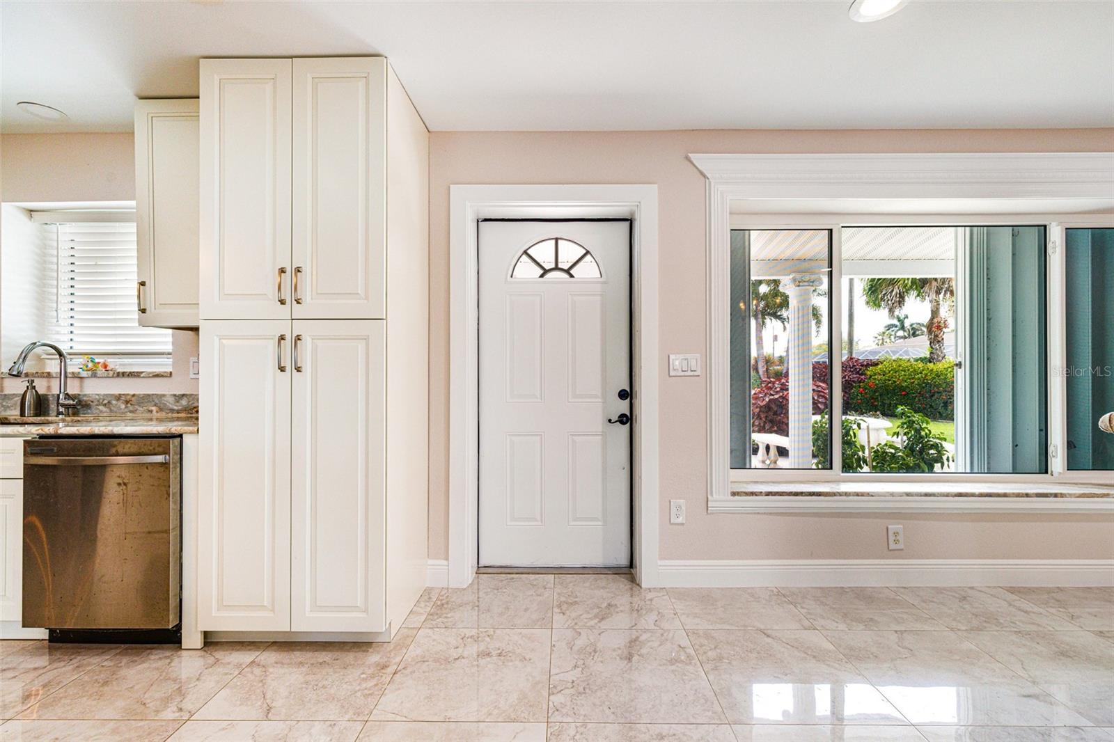 PARADISE SHORES - Residential