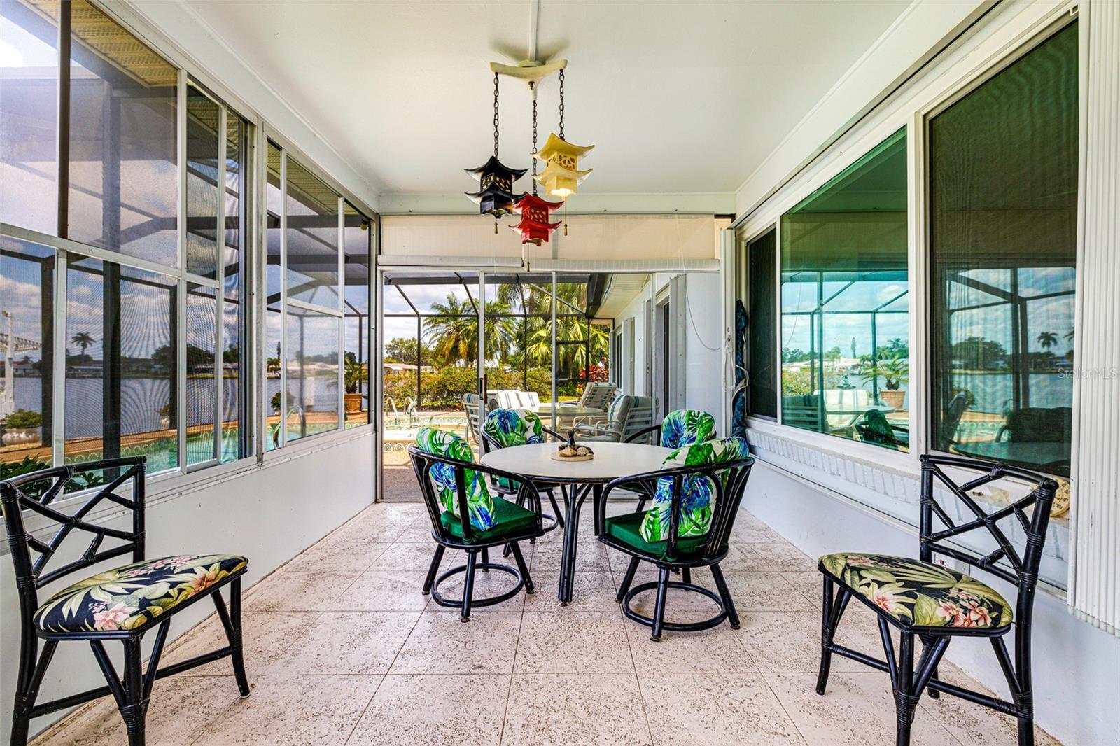 PARADISE SHORES - Residential