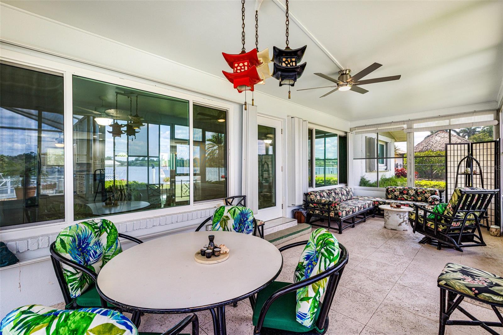 PARADISE SHORES - Residential