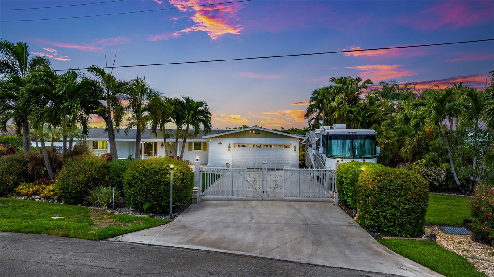 PARADISE SHORES - Residential