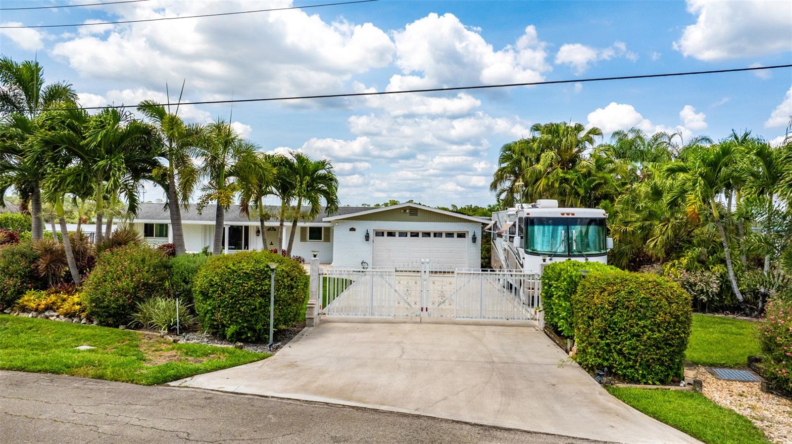 PARADISE SHORES - Residential