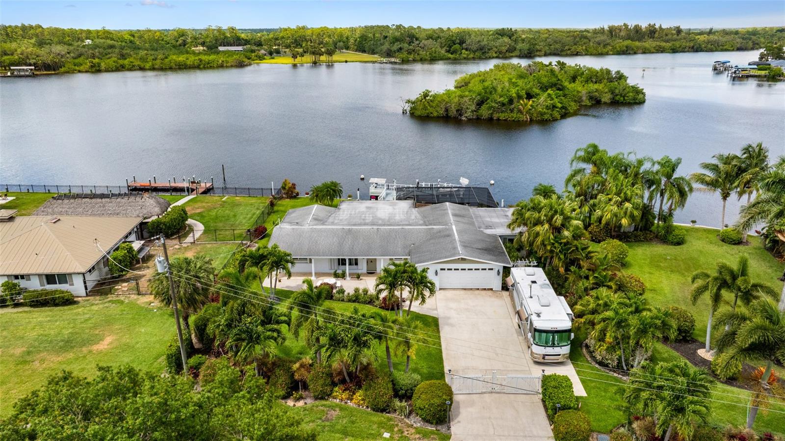 PARADISE SHORES - Residential