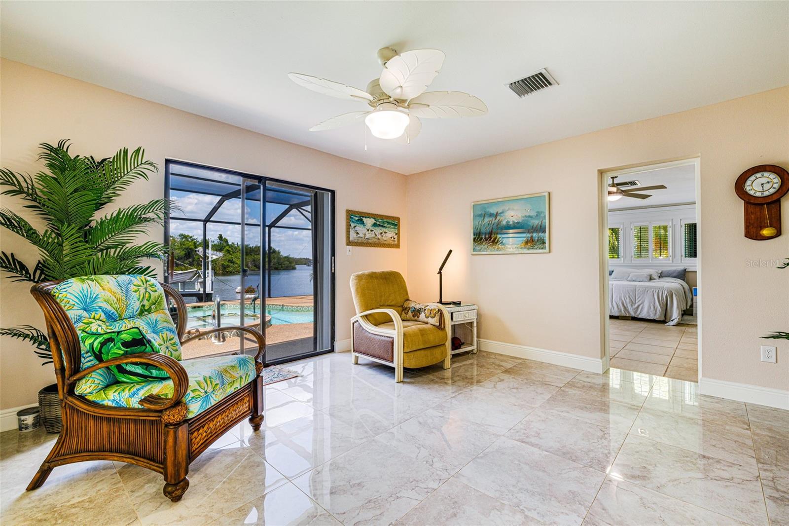 PARADISE SHORES - Residential