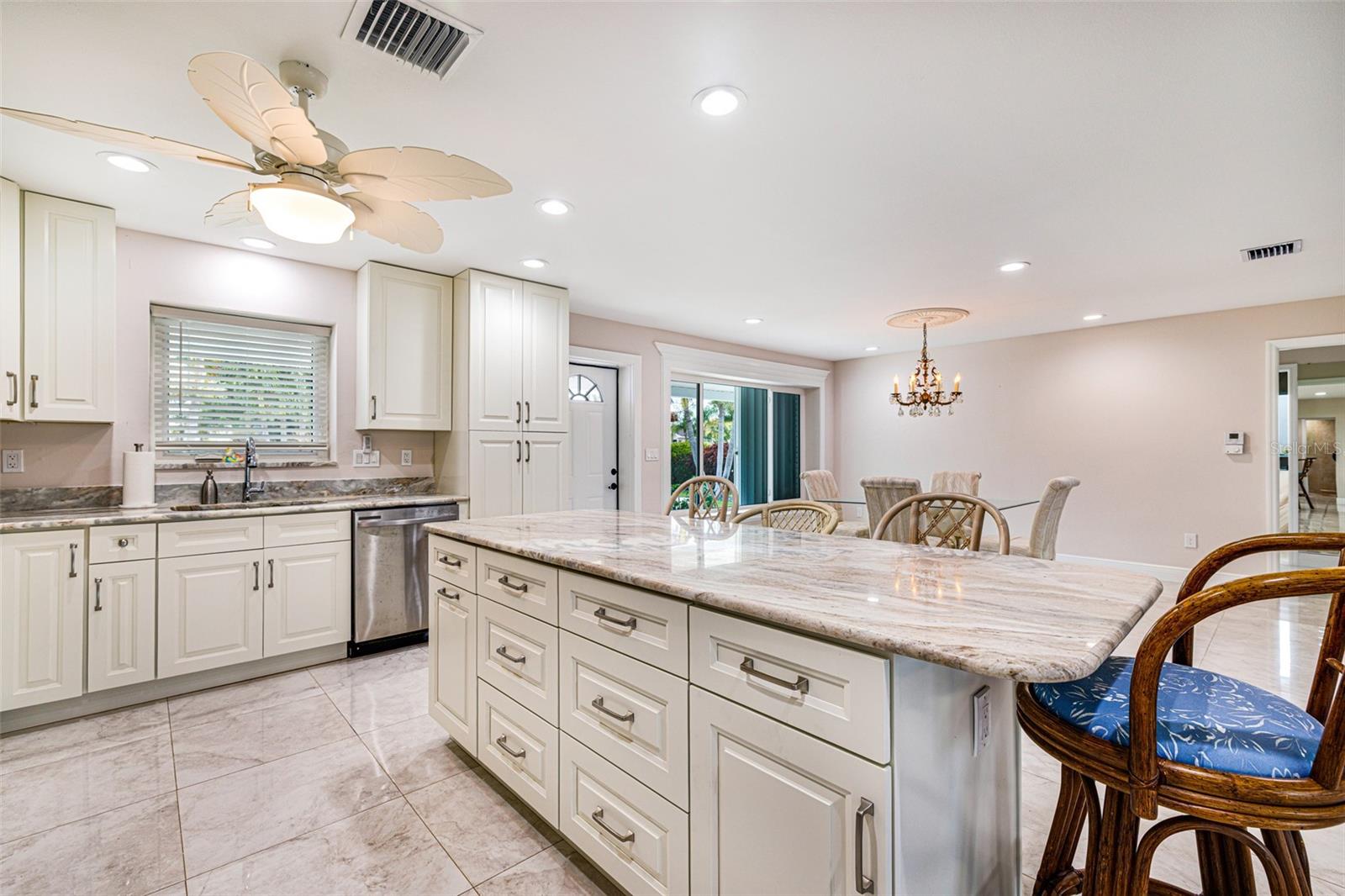 PARADISE SHORES - Residential