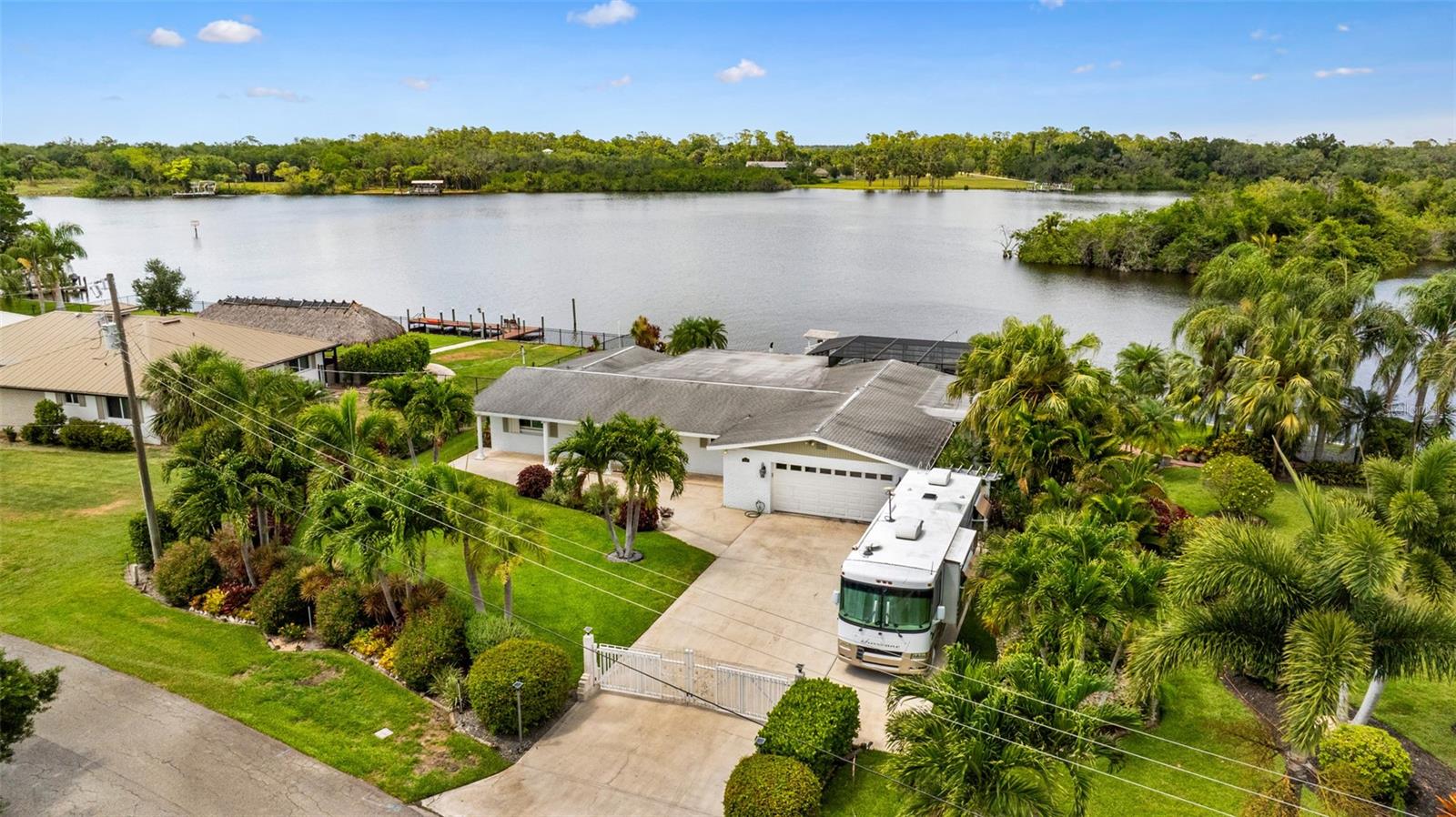 PARADISE SHORES - Residential