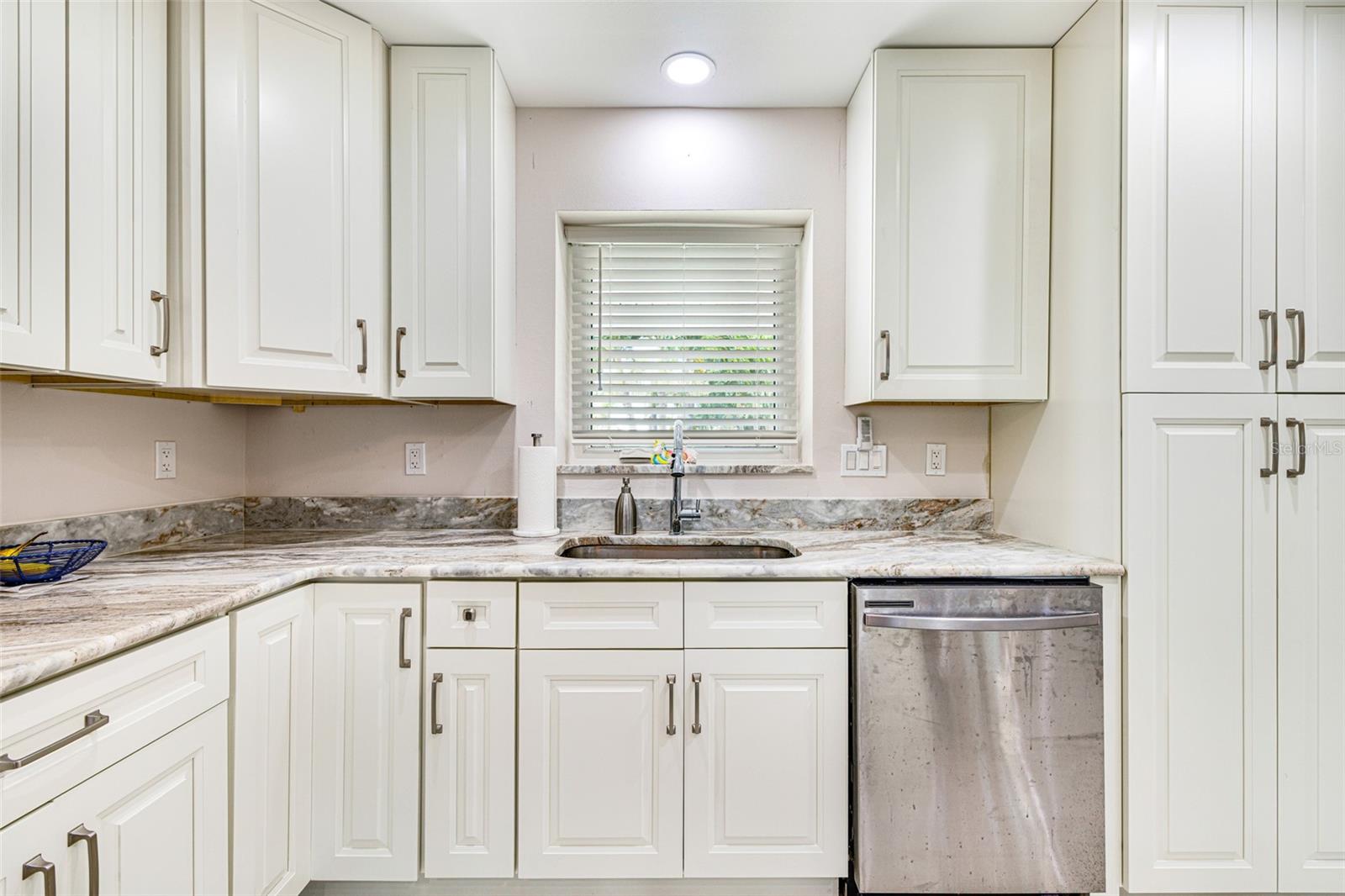 PARADISE SHORES - Residential