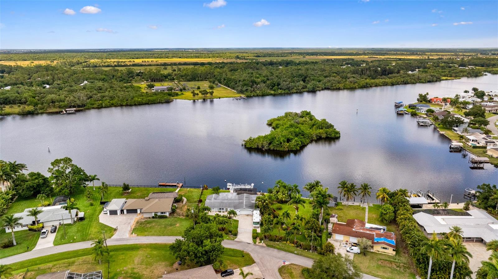 PARADISE SHORES - Residential