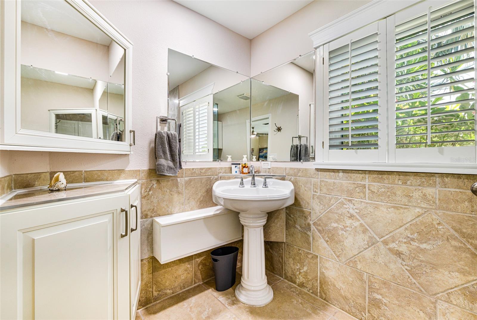 PARADISE SHORES - Residential