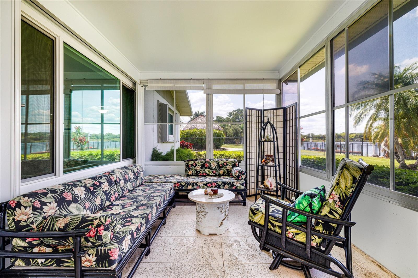 PARADISE SHORES - Residential